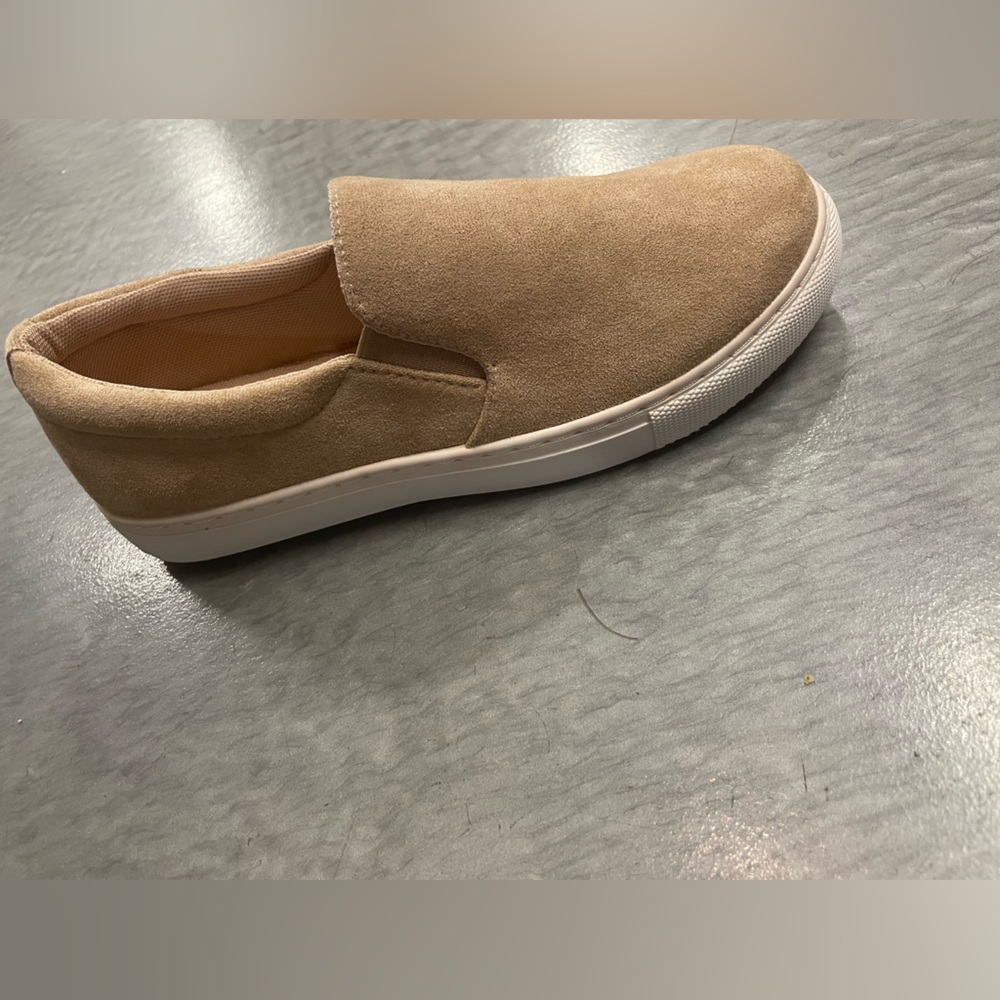 Slip on sneaker